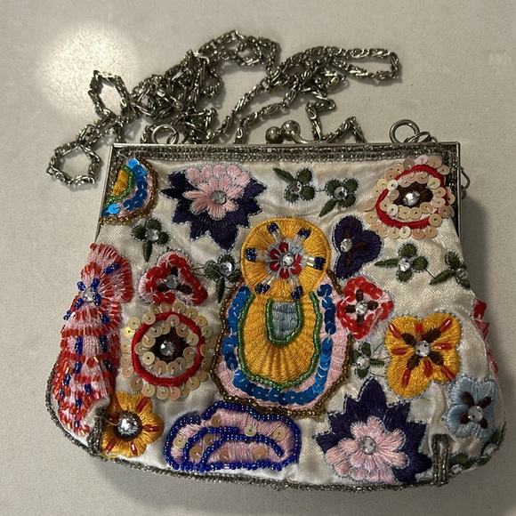 Passport beaded small bag with satin lining crossbody silver chain - Picture 10 of 14